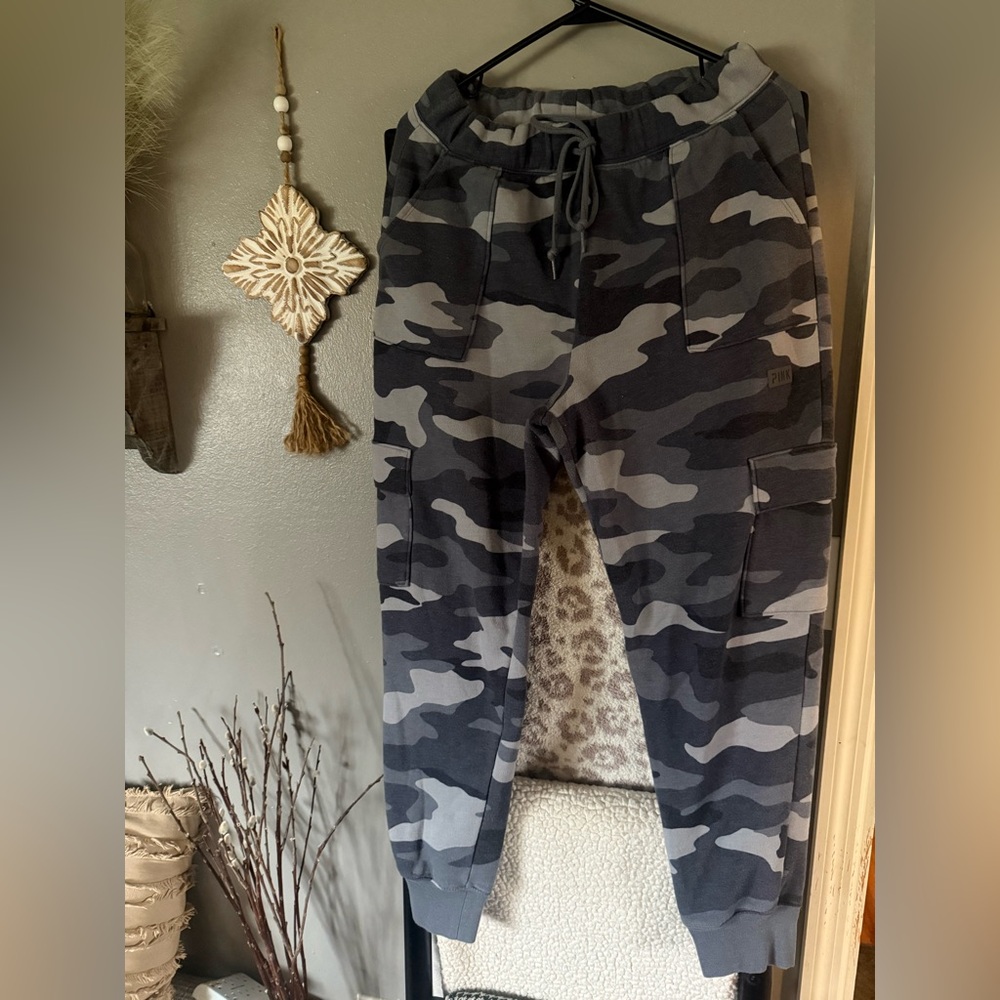 NWOT VS PINK Camouflage Jogger Pants